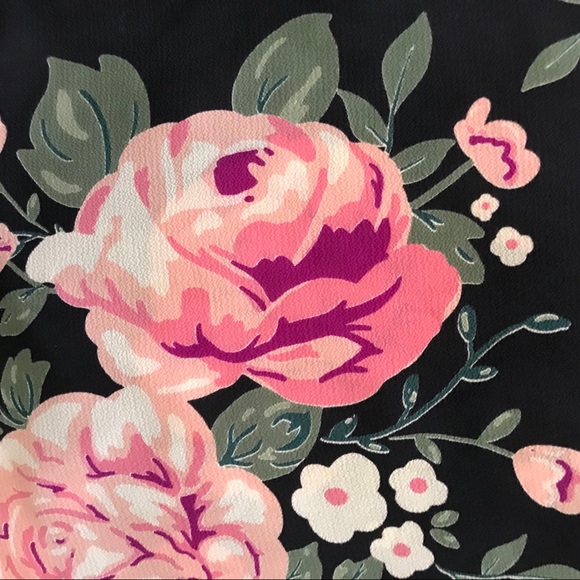 Floral cold shoulder spring shirt 🌸 - Picture 2 of 4